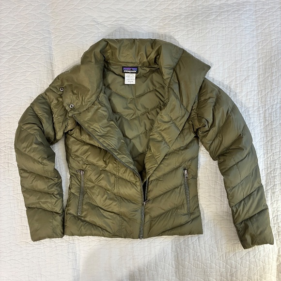 Patagonia Women's Prow Down Jacket, Fatigue Green, Small, EUC - Picture 2 of 10